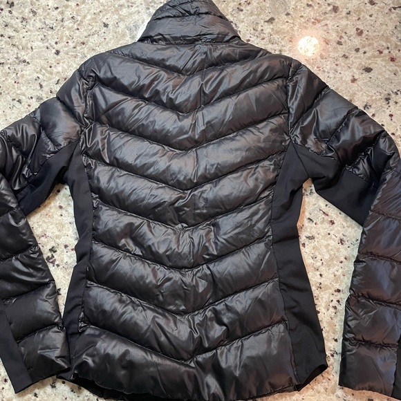 ALO Yoga Shiny Black Puffer Jacket - Picture 4 of 4